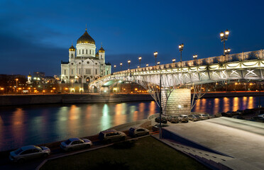 Wall Mural - Cathedral of Christ the Savior and Patriarshy bridge at night, Moscow, Russia