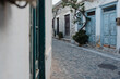 hübsche kleine Gasse in einem griechischen kleinen Dorf auf der schönen Insel Kreta, spaziergang durch die Straßen