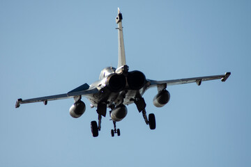 Poster - Reactor militar visto desde atrás Rafale