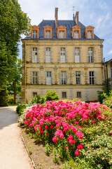 Wall Mural - Fontainebleau palace (Chateau de Fontainebleau) and gardens outside Paris, France