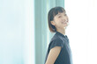 © maru54 - 笑顔の若い女性のポートレート