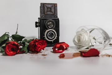 Poster - Old vintage camera and colorful roses for a Valentine's day