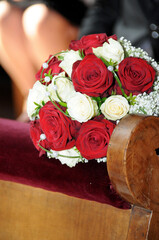 Canvas Print - Vertical shot of a red and white wedding bouquet