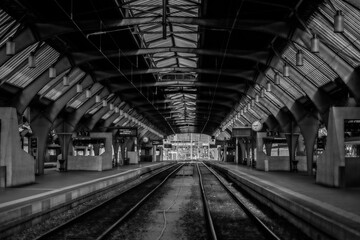 Sticker - Grayscale shot of a railway station with empty hallways in the daylight