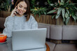 © Александра Шамонина - Young girl working on a laptop in a cafe