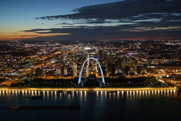 Poster - St. Louis Missouri Gateway Arch Skyline Gateway National Park