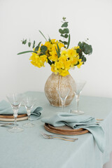Fotomurales - Concept of romanitic Easter table with flowers