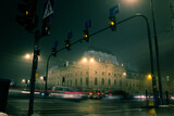 Fototapeta Miasto - Łódź w nocy mgła oświetlenie ruch drogowy