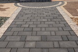 Kostka brukowa. Chodnik z kostki brukowej.  Paving