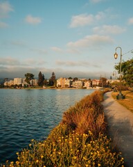 Canvas Print - Path along Lake Merritt at Lakeside Park, in Oakland, California