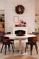 Canvas Print - Cozy dining room interior with beautiful Christmas wreath and fireplace