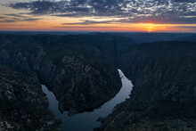 Amazing Landscape With A Panoramic View Of The Douro River At Sunset. From The Fraga Do Puio Viewpoint In The North Of Portugal We Can See Water Running Between The Cliffs With A Beautiful Sunlight.