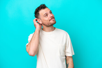 Young Brazilian man isolated on blue background thinking an idea