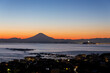 葉山アジサイ公園から真名瀬海岸と富士山の夕景を俯瞰