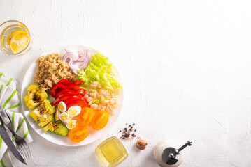 Canvas Print - Shrimp salad with avocado, tomatoes and quail eggs. diet food