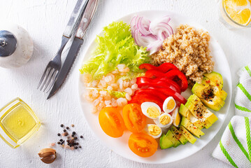 Canvas Print - Shrimp salad with avocado, tomatoes and quail eggs. diet food