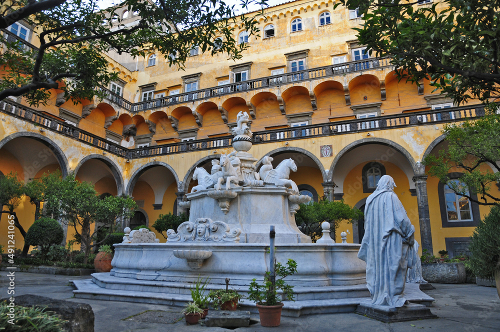 Monastero Di San Gregorio Armeno Napoli, Chiostro del Monastero di San Gregorio Armeno - Fontana 'Cristo