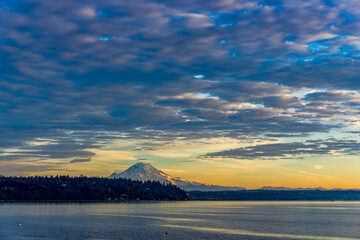 Wall Mural - Water And Mountain Sunset 10