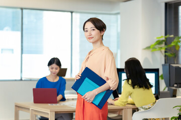 Canvas Print - 笑顔の女性社員