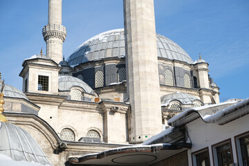 Wall Mural - A snowy view of Eyup Sultan Mosque, one of the historical sites of Istanbul, Turkey