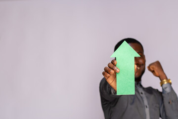 Wall Mural - excited african man holding an arrow pointing upwards