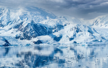 Cruirisng Paradise Bay and Neko Harbor, Antarctic Peninsula, Antarctica