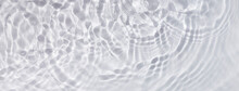 透明感のある水の波紋の背景テクスチャー