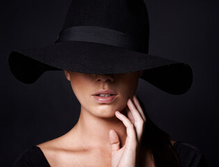 Canvas Print - Shes a mystery youd like to unravel. Portrait of an attractive woman wearing a black hat.