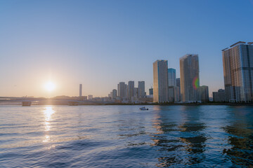 Poster - 東京都江東区豊洲の夕方の都市景観