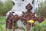 Fototapeta  - Ruiny cmentarza w Ukrainie 