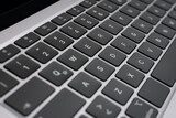 Detalle de teclado de computadora. Teclas con signos y símbolos