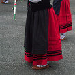 Danseuses basques habillées en costume traditionnel de la province du Labourd