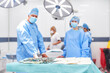 © Robert Kneschke - Ärzteteam in der Chirurgie in Schutzkleidung im OP