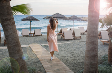 Canvas Print - Happy woman on honeymoon enjoying view