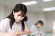 © amanaimages - 学習する女子学生