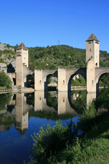 valentré bridge and river lot in cahors (france) 