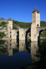 valentré bridge and river lot in cahors (france) 