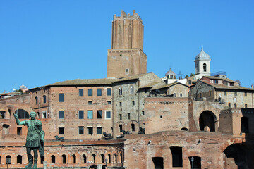 Poster - Statue of Roman emperor Julius Caesar Augustus and a building of the  Forum of Augustus