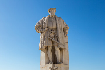 Fototapete - King Joao III statue in Coimbra