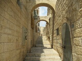 Fototapeta Uliczki - Archway and steps in the Old City of Jerusalem, Israel