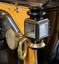 Bend, Oregon - 3-20-2022: A Headlight And Horn On The Front Of A 1914 Model T Ford