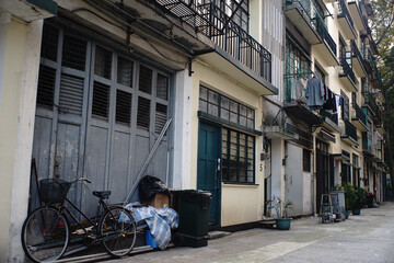 Canvas Print - Closeup photo of the bottom of buildings in Hong Kong