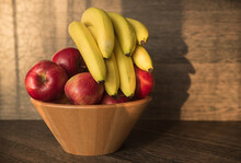 Jabłka I Banany W Misce
