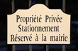 Propriété privée. Stationnement réservé à  la mairie. Panneau. Saint-Gervais-les-Bains. Haute-Savoie. Auvergne-Rhône-Alpes. France..