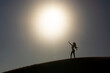 © Sinu Mora - Silueta a contraluz de chica sensual en verano sobre una duna de arena en la playa
