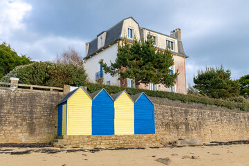 Canvas Print - Ile-aux-Moines, bathing huts 
