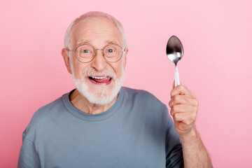 Poster - Photo of tricky cunning guy pensioner dressed grey pullover glasses licking lips holding spoon isolated pink color background