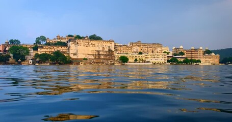 Fototapete - Udaipur City Palace view from lake Pichola. Luxury white palace as an example of Rajput architecture of Mewar dynasty rulers of Rajasthan is famous tourist Indian landmark. Incredible India heritage.