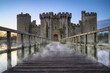 canvas print picture - Ruins of 14th century Bodiam castle at dawn. England