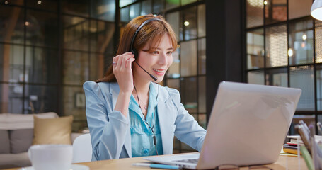 Canvas Print - service phone operator